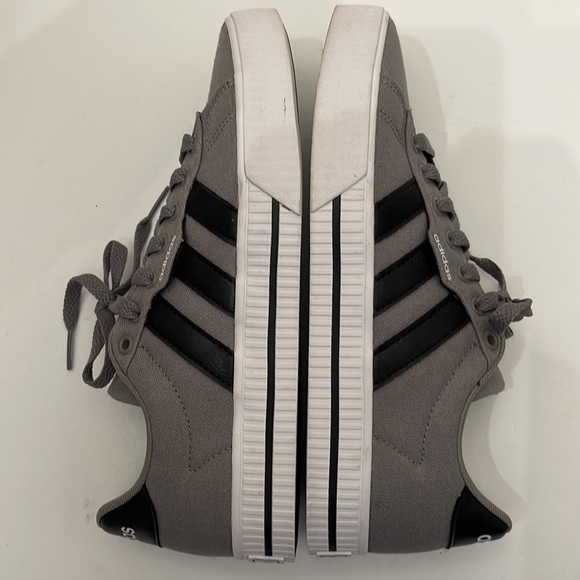 ADIDAS DAILY DOVE GREY 3.0 CASUAL SNEAKERS MENS-BOYS SIZE 6.5. WOMANS SIZE 8 - Picture 12 of 16